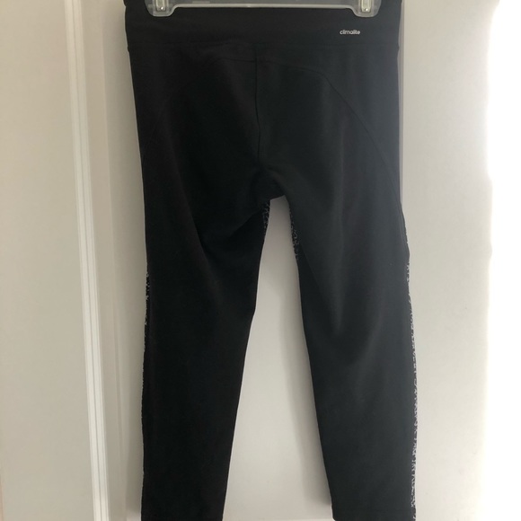 Adidas cropped leggings with grey cheetah print - Picture 2 of 3